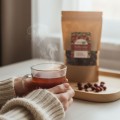 Ciepły napar z dzikiej róży – prosty rytuał, który otula smakiem i aromatem.jpg